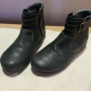 EUC DuluthTrading WP Leather Short Boots Size 7